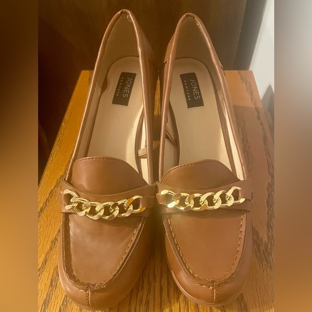 Jones New York Size 9.5 tan heels
